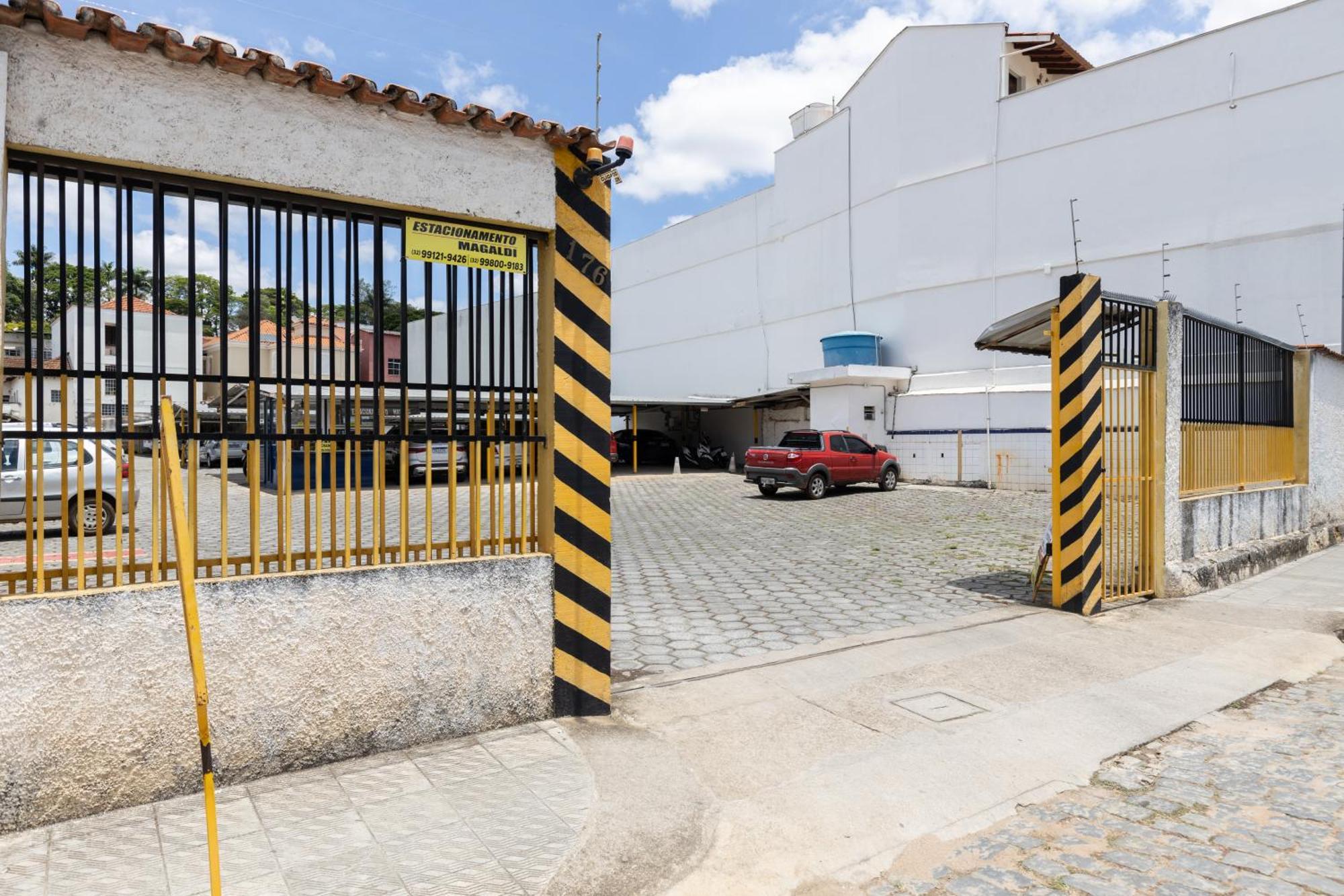 Apartamento Em Sao Joao Del Rei, Ao Lado Da Estacao Ferroviaria, Estacionamento E Ar Condicionado Exterior foto